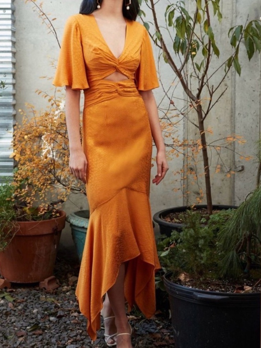New NWT AMUR Tezza midi cut out v neck dress flutter sleeves size 2